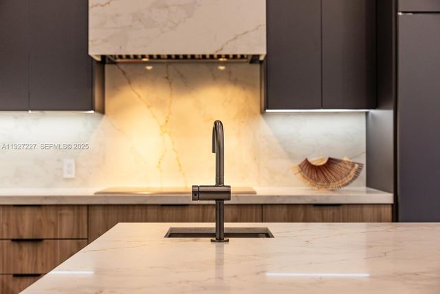 11143 NE 8th Ave, Biscayne Park, FL 33161