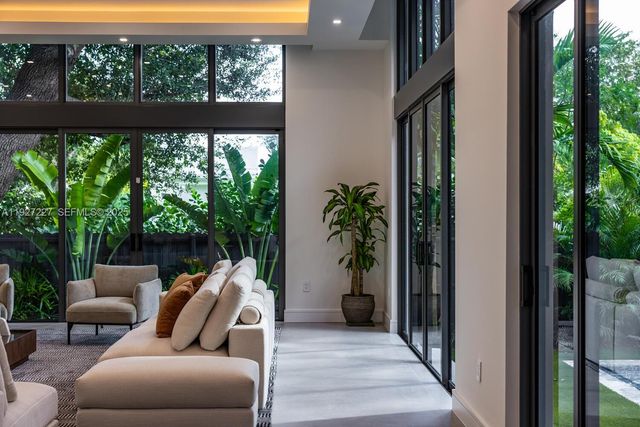 11143 NE 8th Ave, Biscayne Park, FL 33161