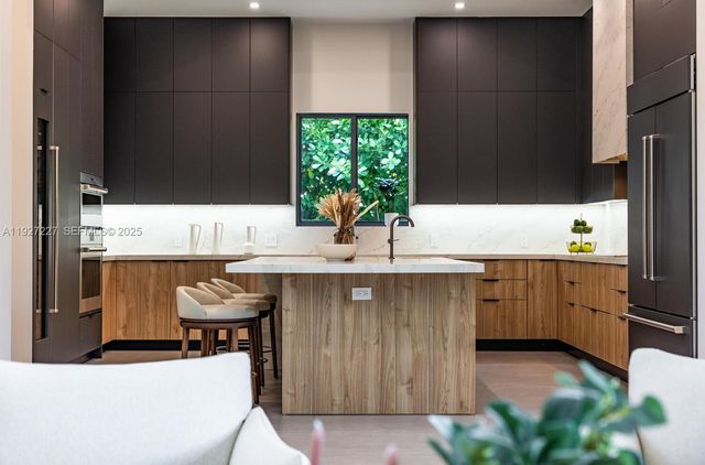 11143 NE 8th Ave, Biscayne Park, FL 33161