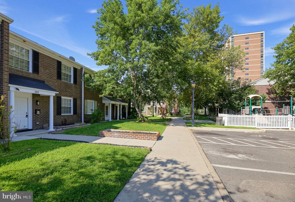 203 STEVENS CT, CAMDEN, NJ 08103 — photo 2