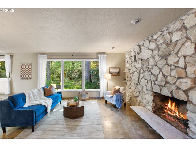 1386 Se 37TH Ave, Hillsboro, OR 97123