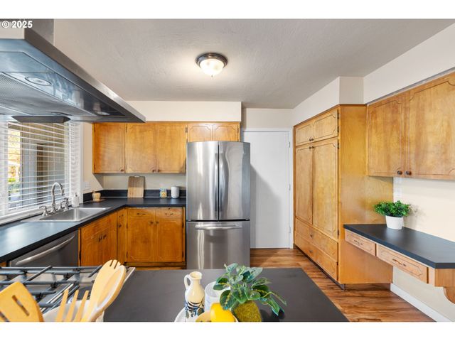 1386 Se 37TH Ave, Hillsboro, OR 97123