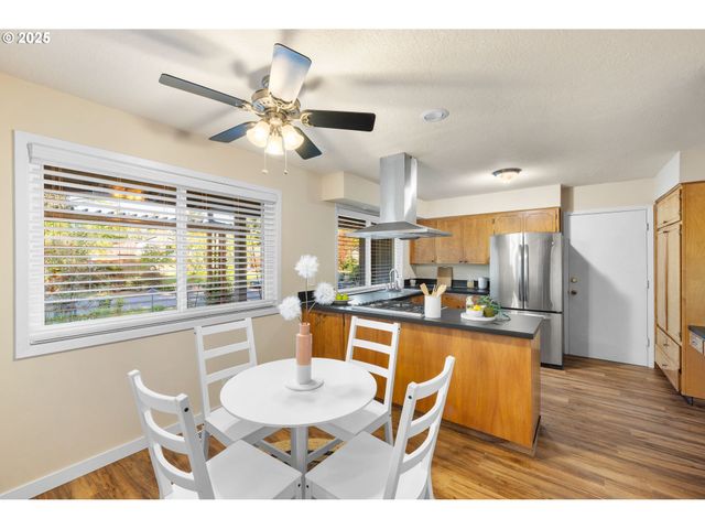 1386 Se 37TH Ave, Hillsboro, OR 97123