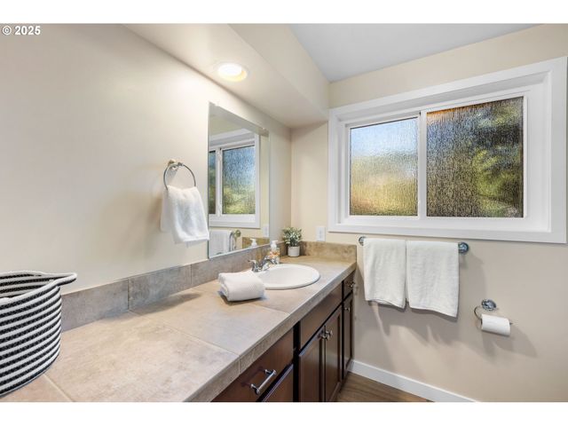 1386 Se 37TH Ave, Hillsboro, OR 97123