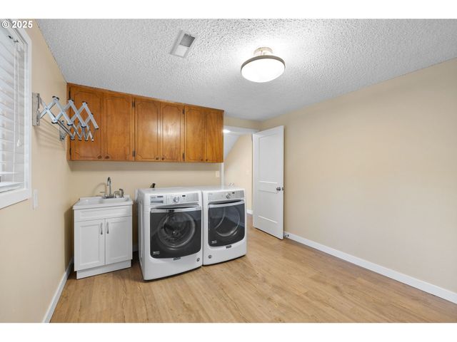 1386 Se 37TH Ave, Hillsboro, OR 97123