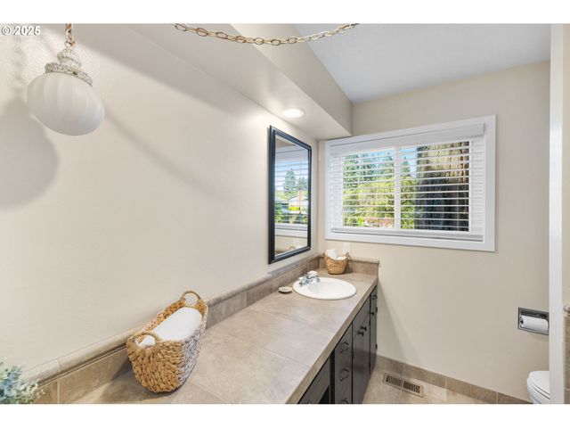 1386 Se 37TH Ave, Hillsboro, OR 97123