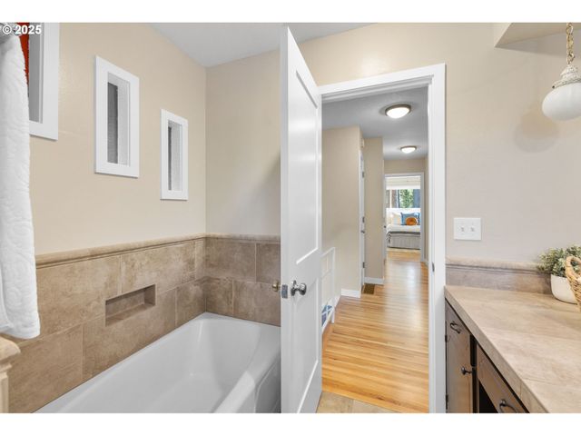 1386 Se 37TH Ave, Hillsboro, OR 97123