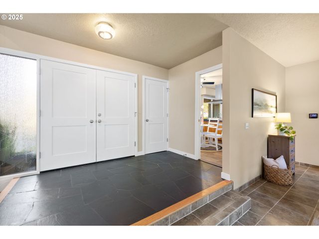 1386 Se 37TH Ave, Hillsboro, OR 97123