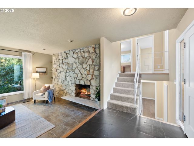 1386 Se 37TH Ave, Hillsboro, OR 97123