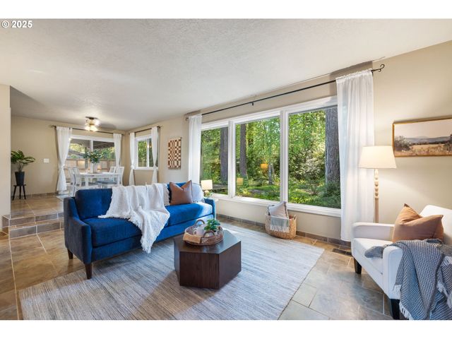 1386 Se 37TH Ave, Hillsboro, OR 97123