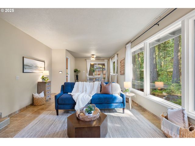 1386 Se 37TH Ave, Hillsboro, OR 97123