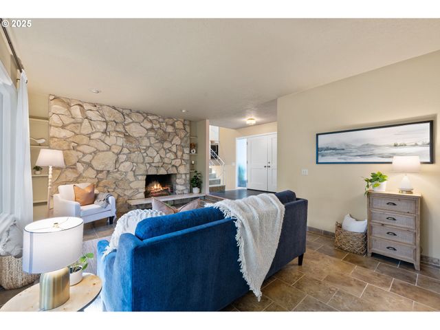 1386 Se 37TH Ave, Hillsboro, OR 97123