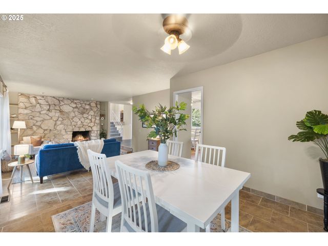 1386 Se 37TH Ave, Hillsboro, OR 97123