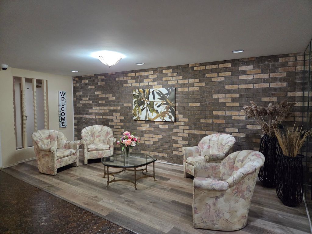 3300 N Carriageway Drive 211, Arlington Heights, IL 60004 — photo 2