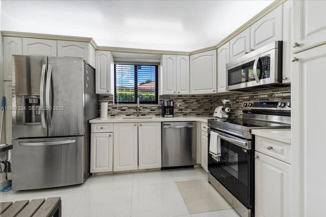 16273 Laurel Drive 7, Weston, FL 33326