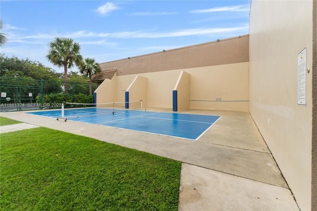16273 Laurel Drive 7, Weston, FL 33326