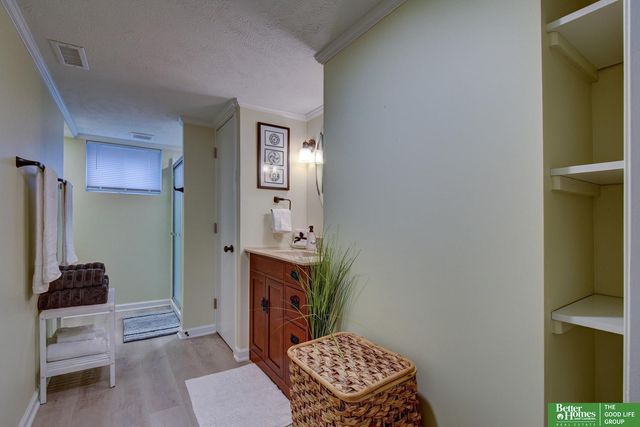614 N 47 Street, Omaha, NE 68132