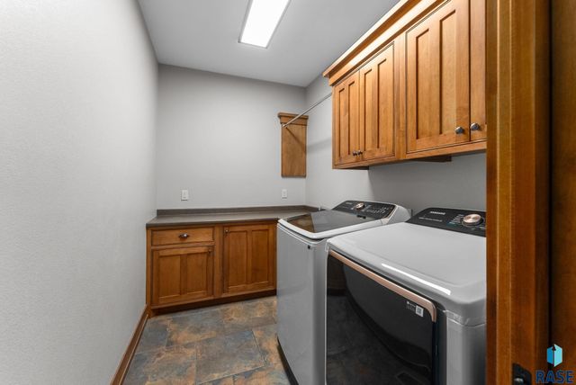 9005 E Torrey Pine Cir, Sioux Falls, SD 57110