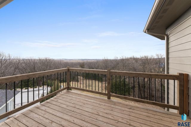 9005 E Torrey Pine Cir, Sioux Falls, SD 57110