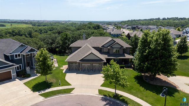 9005 E Torrey Pine Cir, Sioux Falls, SD 57110