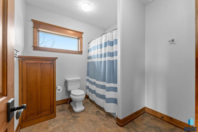 9005 E Torrey Pine Cir, Sioux Falls, SD 57110