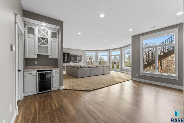 9005 E Torrey Pine Cir, Sioux Falls, SD 57110