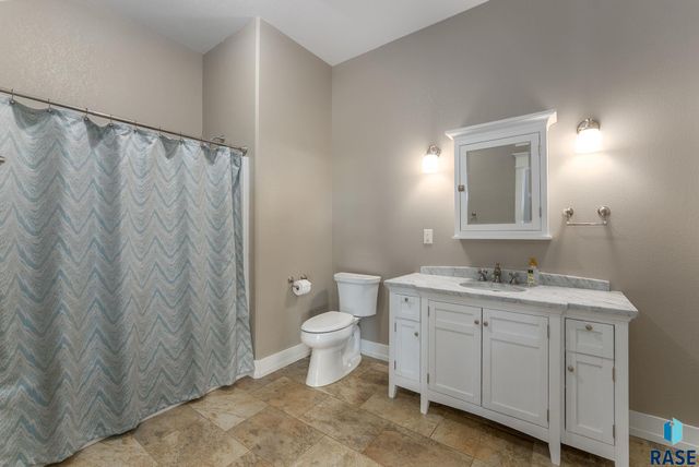 9005 E Torrey Pine Cir, Sioux Falls, SD 57110