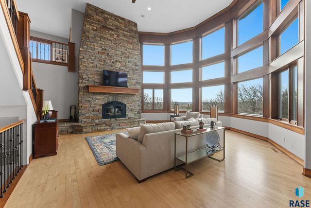9005 E Torrey Pine Cir, Sioux Falls, SD 57110
