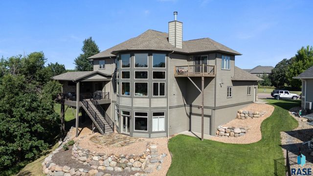 9005 E Torrey Pine Cir, Sioux Falls, SD 57110
