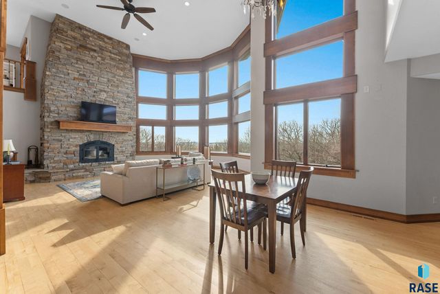 9005 E Torrey Pine Cir, Sioux Falls, SD 57110