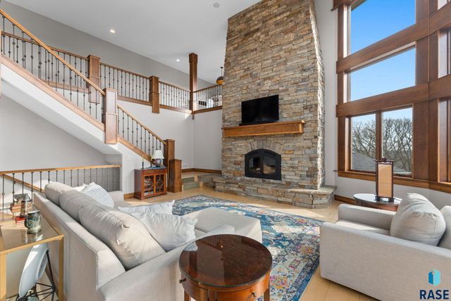 9005 E Torrey Pine Cir, Sioux Falls, SD 57110