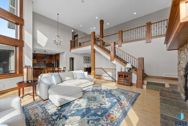9005 E Torrey Pine Cir, Sioux Falls, SD 57110