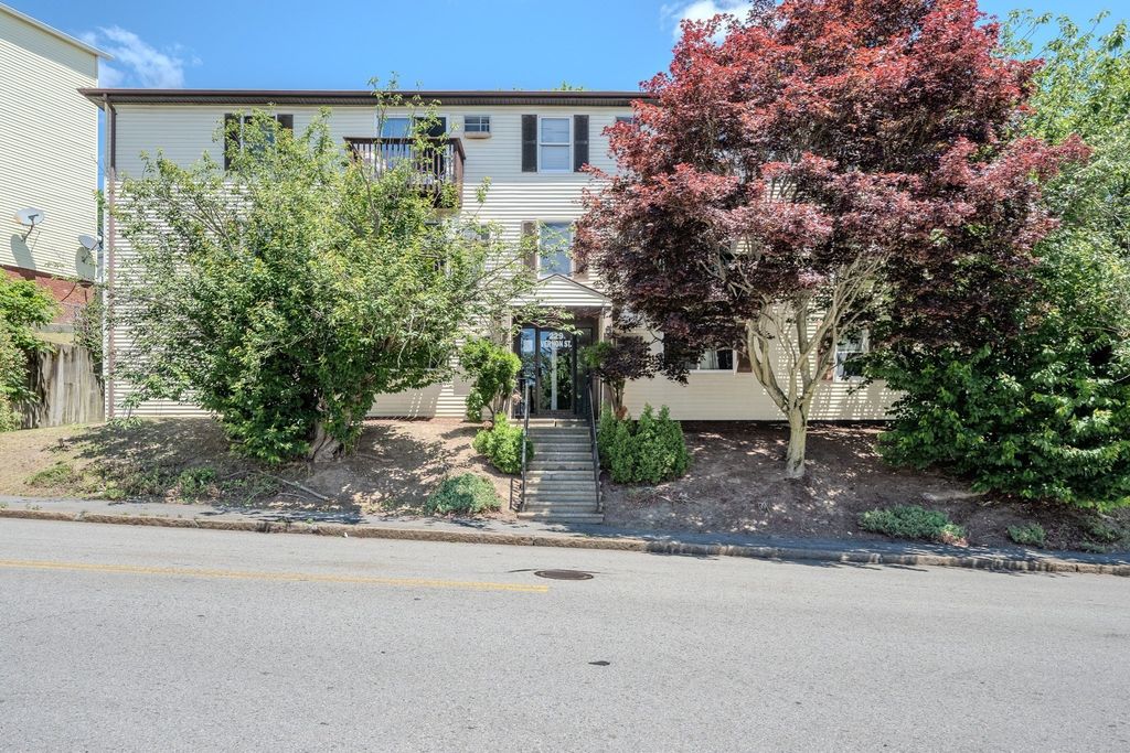 229 Vernon St 3, Worcester, MA 01607