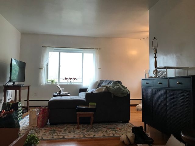 76 Euston Rd 10, Boston, MA 02135