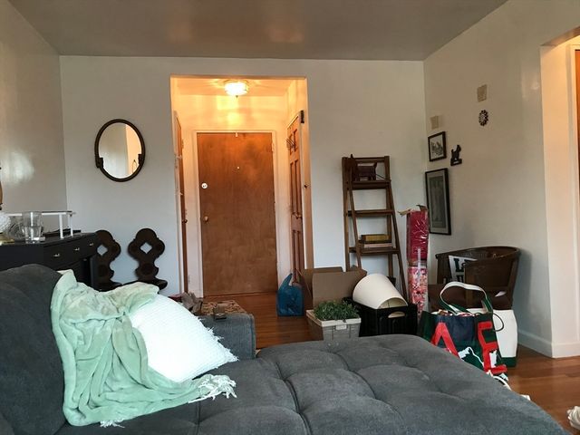 76 Euston Rd 10, Boston, MA 02135