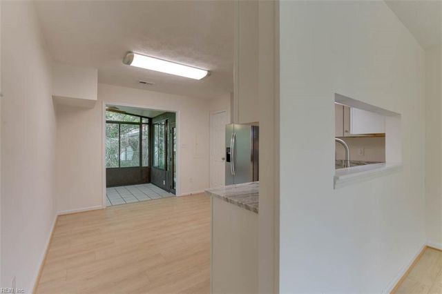 6881 Michael LN, Hayes, VA 23072