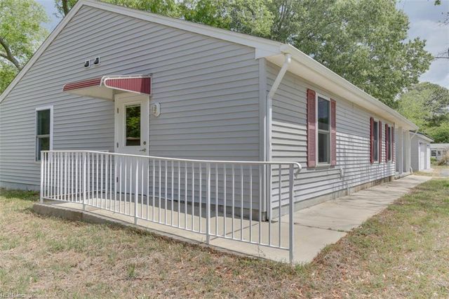 6881 Michael LN, Hayes, VA 23072