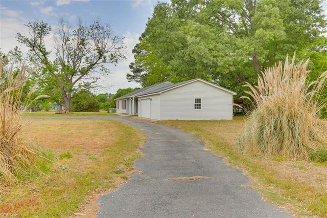 6881 Michael LN, Hayes, VA 23072