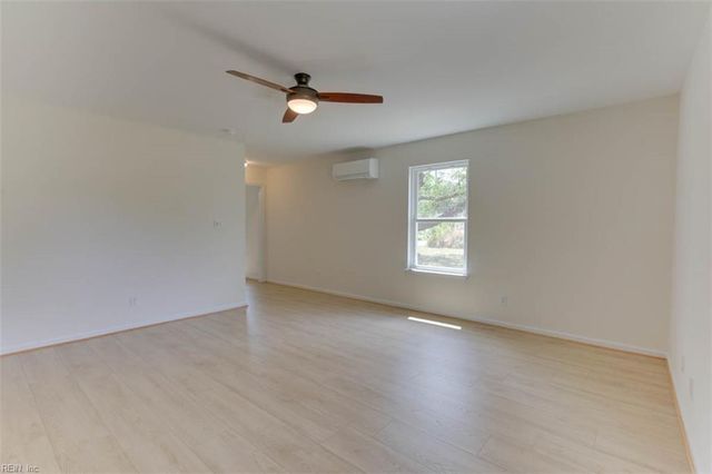 6881 Michael LN, Hayes, VA 23072