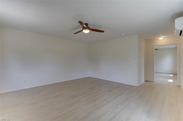 6881 Michael LN, Hayes, VA 23072