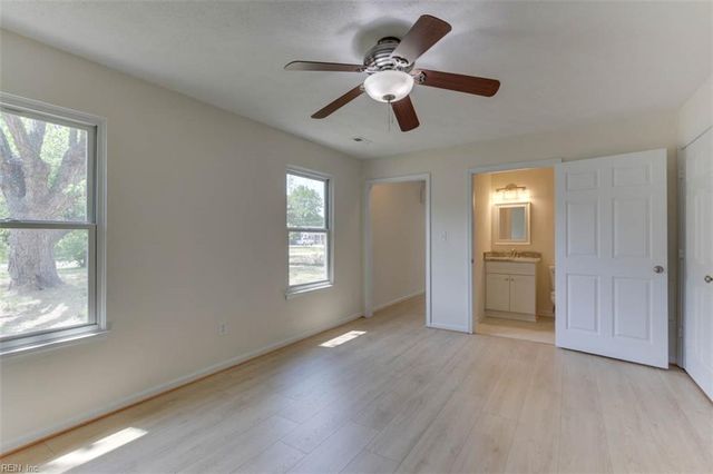 6881 Michael LN, Hayes, VA 23072