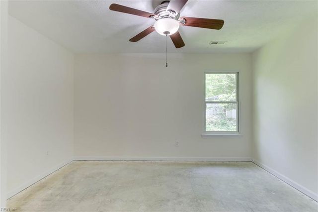 6881 Michael LN, Hayes, VA 23072