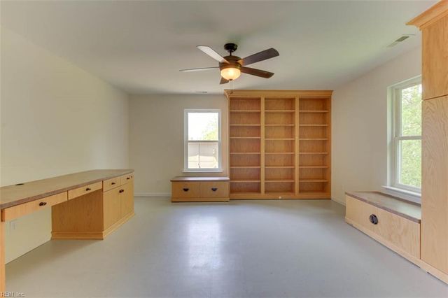 6881 Michael LN, Hayes, VA 23072