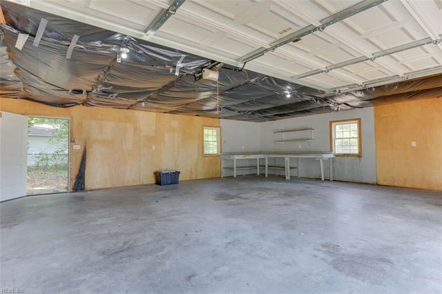 6881 Michael LN, Hayes, VA 23072