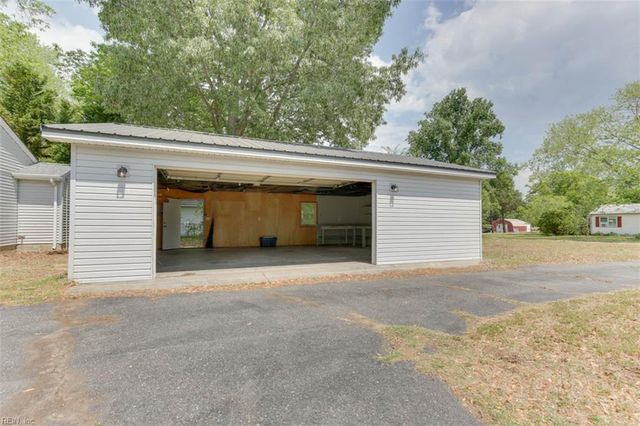 6881 Michael LN, Hayes, VA 23072