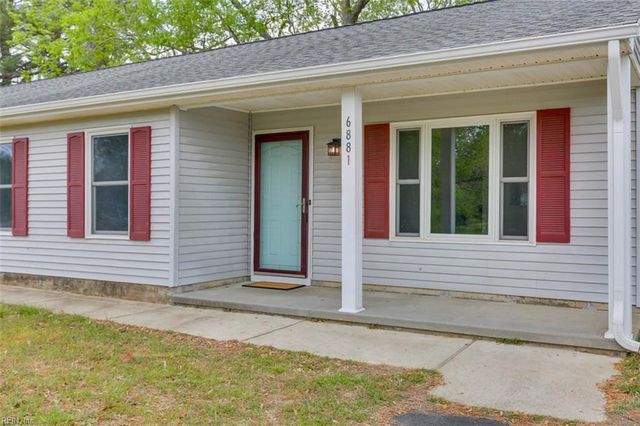 6881 Michael LN, Hayes, VA 23072