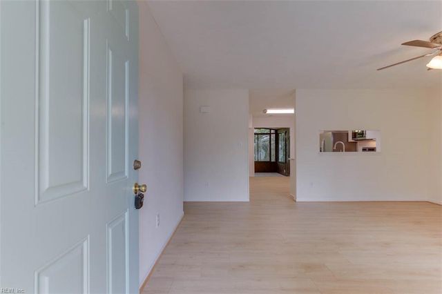 6881 Michael LN, Hayes, VA 23072