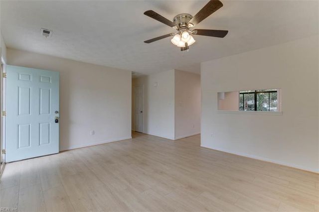 6881 Michael LN, Hayes, VA 23072