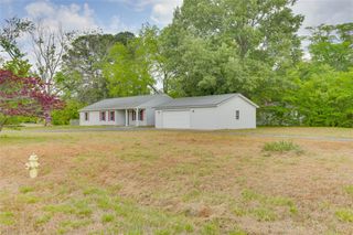 6881 Michael LN, Hayes, VA 23072