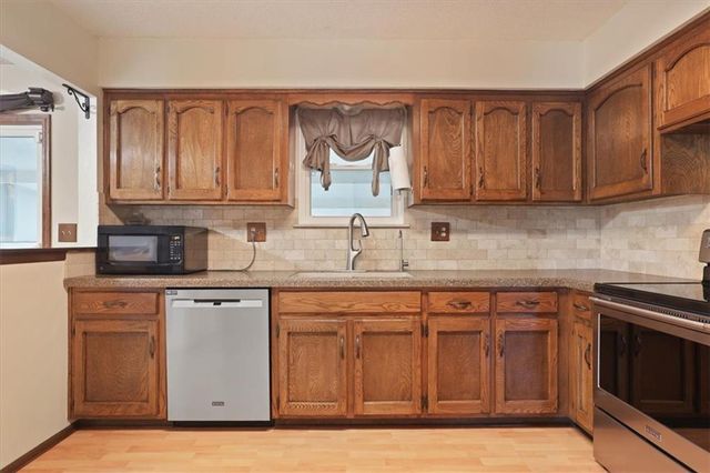 3008 S Bryn Mawr Drive, Independence, MO 64057